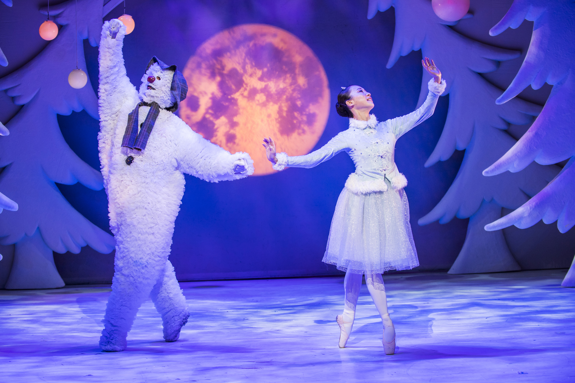 Birmingham Rep, The Snowman, image credit Tristram Kenton